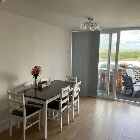 Newquay Fistral View With Pool Apartment *
