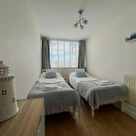 Newquay Fistral View With Pool Apartment